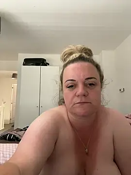Snapshot of Piper_Milf_36 chatting on 07.17.26 Piper Milf 36 online show from 07.17.26