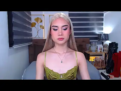 Snapshot of JuicyCockThea chatting on 04.23.26 JuicyCockThea online show from 04.23.26