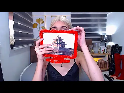 Snapshot of JuicyCockThea chatting on 05.03.26 JuicyCockThea online show from 05.03.26