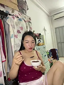 Strawberry-wet online show from 04.11.26