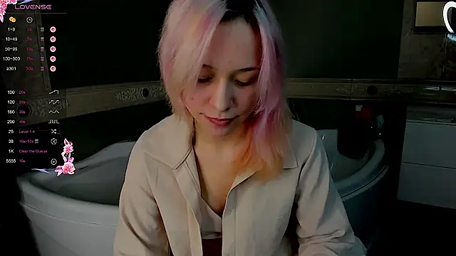 Snapshot of EmilyTrase chatting on 04.19.26 EmilyTrase online show from 04.19.26