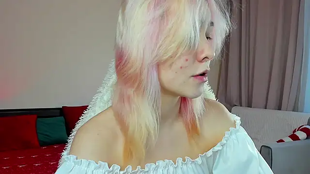 Snapshot of EmilyTrase chatting on 04.20.26 EmilyTrase online show from 04.20.26