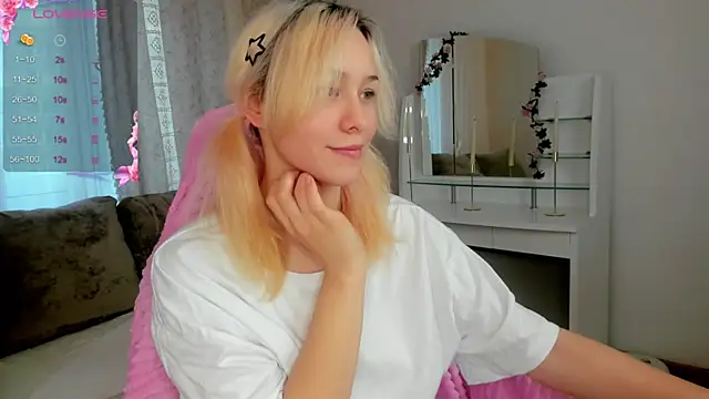 Snapshot of EmilyTrase chatting on 05.06.26 EmilyTrase online show from 05.06.26
