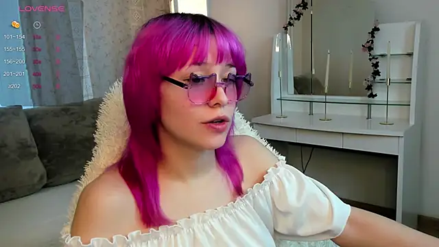 Snapshot of EmilyTrase chatting on 05.17.26 EmilyTrase online show from 05.17.26