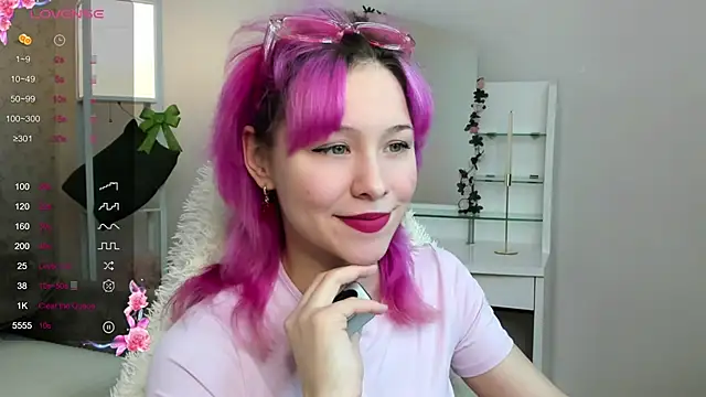 Snapshot of EmilyTrase chatting on 05.21.26 EmilyTrase online show from 05.21.26