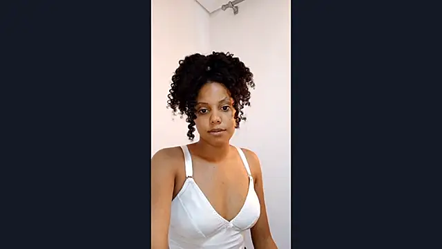 Snapshot of EsterSantopietro chatting on 02.15.26 EsterSantopietro online show from 02.15.26