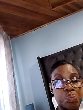 Snapshot of KINKYDOLL4U chatting on 02.17.26 KINKYDOLL4U online show from 02.17.26