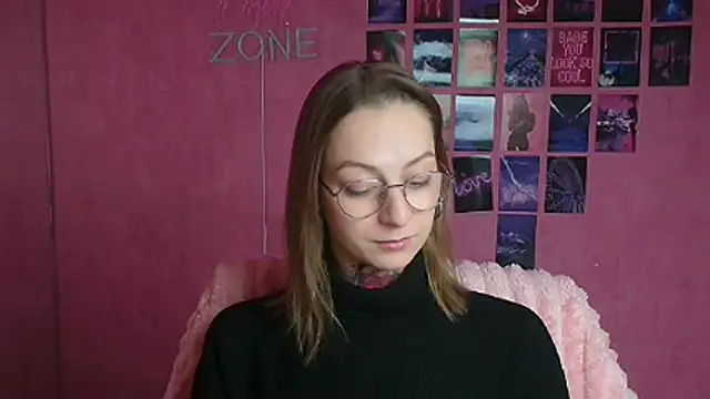 Snapshot of Esmi_Winter chatting on 02.18.26 Esmi Winter online show from 02.18.26