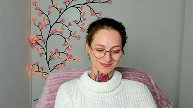 Esmi Winter online show from 04.11.26