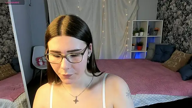 Snapshot of Coraline_kitty chatting on 05.04.26 Coraline kitty online show from 05.04.26