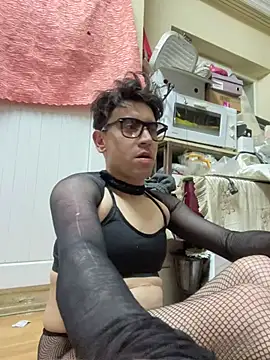 Snapshot of Femboysissy1919 chatting on 04.16.26 Femboysissy1919 online show from 04.16.26