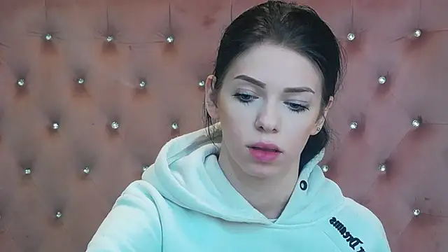 PeachyElla26 online show from 02.20.26