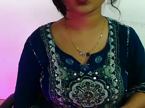 Snapshot of AnshikaBloom98 chatting on 03.14.26 AnshikaBloom98 online show from 03.14.26