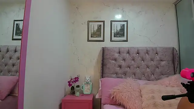 Snapshot of LuciadelaVega chatting on 02.26.26 LuciadelaVega online show from 02.26.26