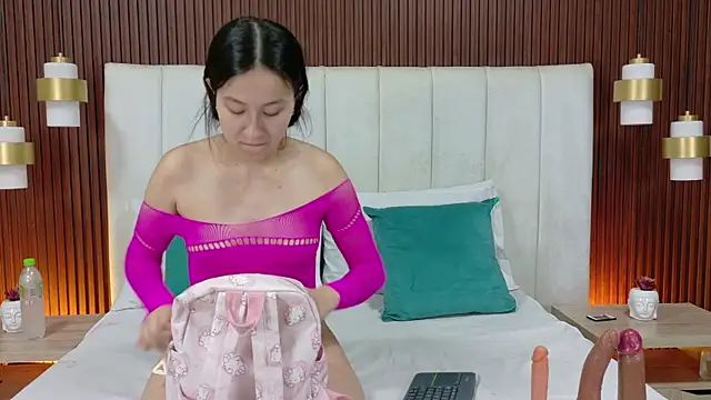 Snapshot of Brisa_Silva chatting on 04.24.26 Brisa Silva online show from 04.24.26