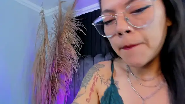 Lanadelrey 1 online show from 02.20.26