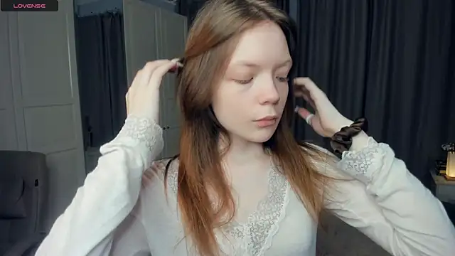Snapshot of LavenderMitten chatting on 05.11.26 LavenderMitten online show from 05.11.26
