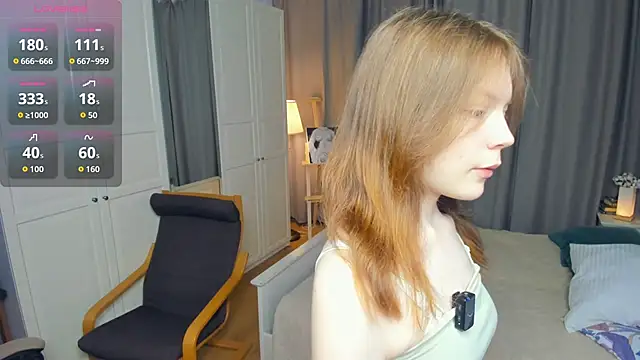 Snapshot of LavenderMitten chatting on 06.14.26 LavenderMitten online show from 06.14.26