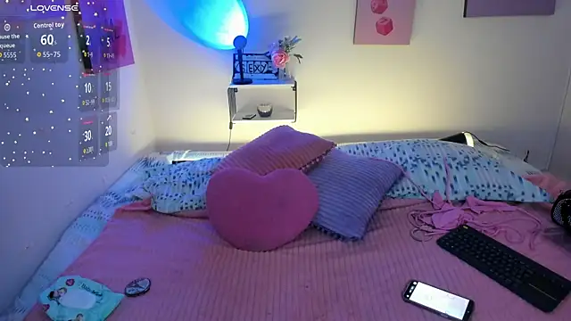 Snapshot of AnnyCotton chatting on 06.24.26 AnnyCotton online show from 06.24.26