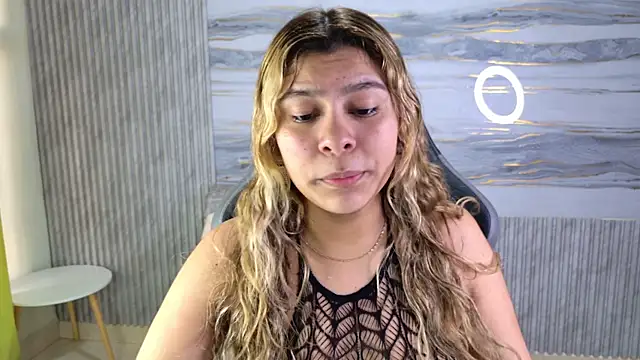 Snapshot of Sophie19__ chatting on 05.22.26 Sophie19 online show from 05.22.26