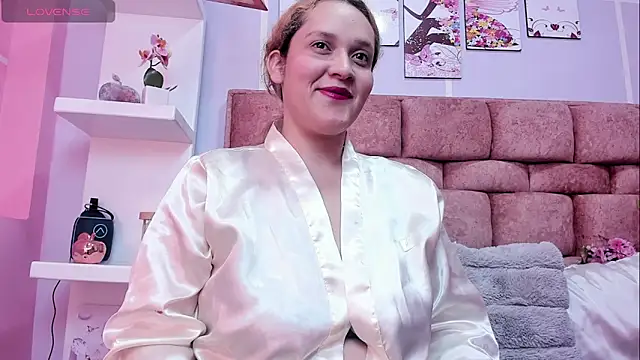 Snapshot of CurvaDorada_noa chatting on 03.02.26 CurvaDorada noa online show from 03.02.26