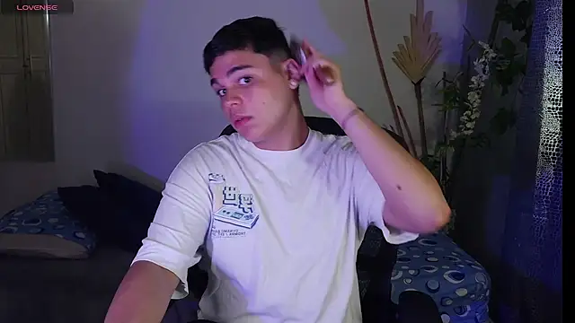 eithan jonnes online show from 04.12.26