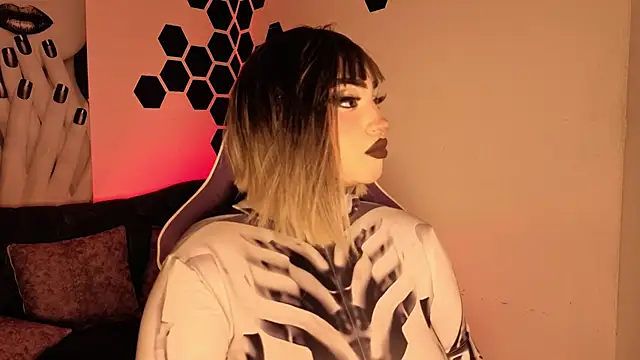 Snapshot of meowboo chatting on 02.12.26 meowboo online show from 02.12.26