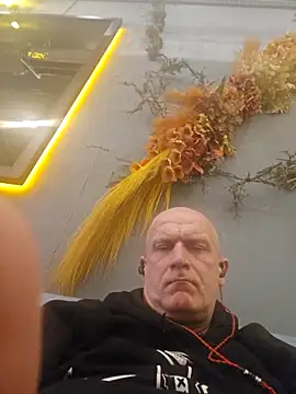 Snapshot of sk8brd_snwbrd_no_snitch chatting on 02.17.26 sk8brd snwbrd no snitch online show from 02.17.26