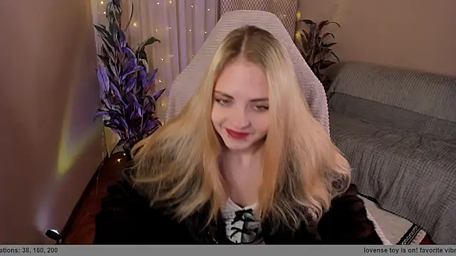 Snapshot of Astralil_ chatting on 05.13.26 Astralil online show from 05.13.26