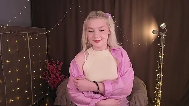 Snapshot of TobiteAnnie chatting on 02.19.26 TobiteAnnie online show from 02.19.26