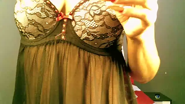 Snapshot of Mabelle_Eveline chatting on 06.16.26 Mabelle Eveline online show from 06.16.26