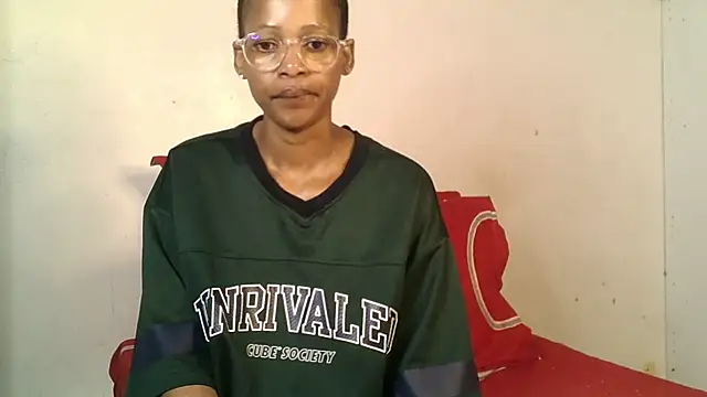Snapshot of Mabelle_Eveline chatting on 07.25.26 Mabelle Eveline online show from 07.25.26