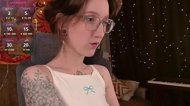 Snapshot of lolami_ chatting on 06.24.26 lolami online show from 06.24.26