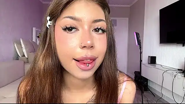 Snapshot of You_Club_Winx chatting on 06.26.26 You Club Winx online show from 06.26.26