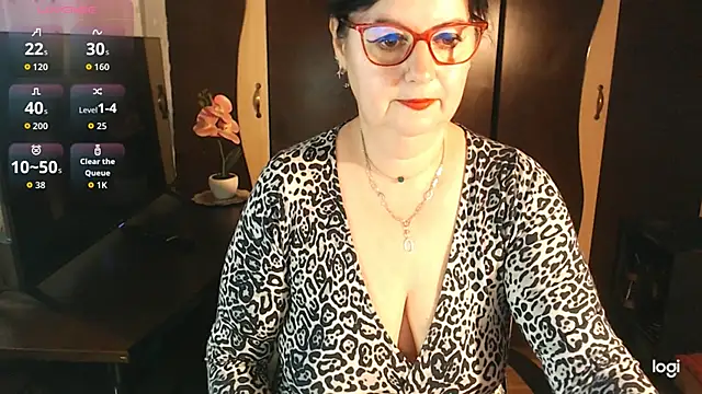 Snapshot of exiMIlf chatting on 03.30.26 exiMIlf online show from 03.30.26