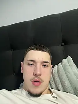 Snapshot of yourboydze chatting on 02.20.26 yourboydze online show from 02.20.26