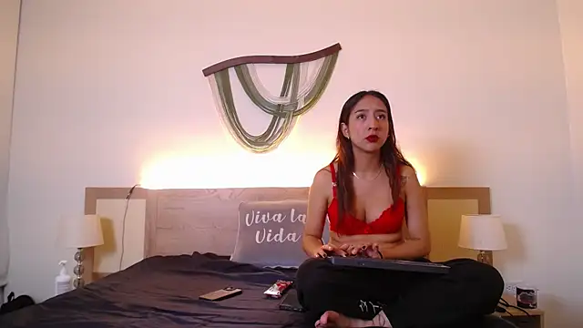 Snapshot of Gaia_n_Nix chatting on 04.29.26 Gaia n Nix online show from 04.29.26
