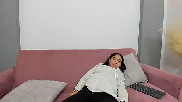 Snapshot of Gaia_n_Nix chatting on 05.16.26 Gaia n Nix online show from 05.16.26