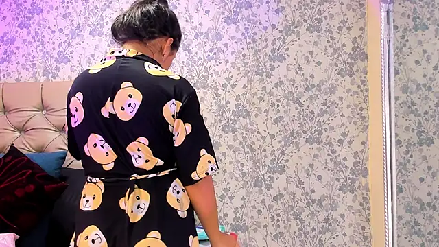 Snapshot of CloheBell chatting on 02.17.26 CloheBell online show from 02.17.26