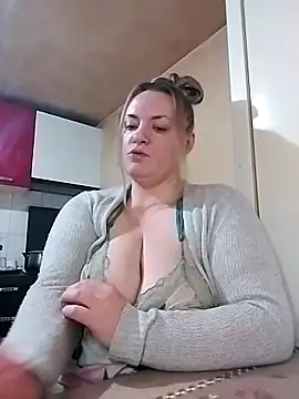 Snapshot of HotStepmommy4 chatting on 03.12.26 HotStepmommy4 online show from 03.12.26