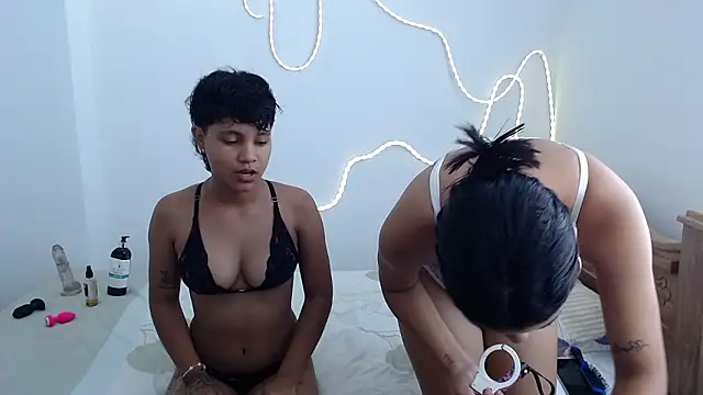 Snapshot of CherryGirlsXX chatting on 02.27.26 CherryGirlsXX online show from 02.27.26