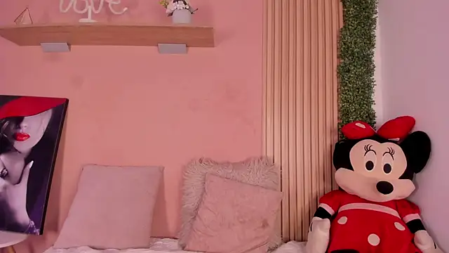 Snapshot of Winnie_cutee chatting on 06.25.26 Winnie cutee online show from 06.25.26