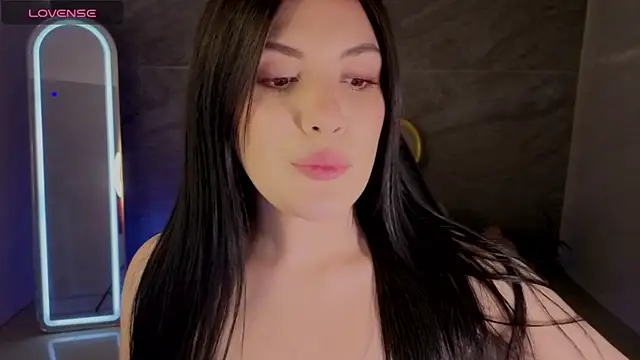 Snapshot of caroline_1s chatting on 07.18.26 caroline 1s online show from 07.18.26