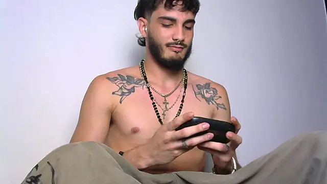 LovexJuxn8 online show from 02.22.26