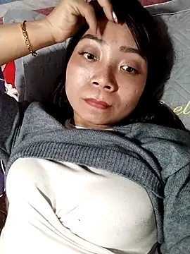 Snapshot of cute-shine chatting on 02.25.26 cute-shine online show from 02.25.26