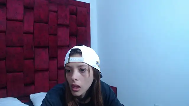 Snapshot of barby_jones25 chatting on 04.28.26 barby jones25 online show from 04.28.26