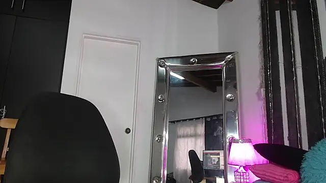 Snapshot of mailyn_gold chatting on 05.25.26 mailyn gold online show from 05.25.26