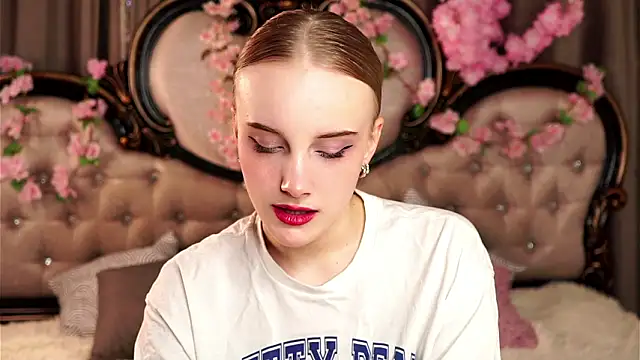 Snapshot of KirstinMcgeady chatting on 03.08.26 KirstinMcgeady online show from 03.08.26