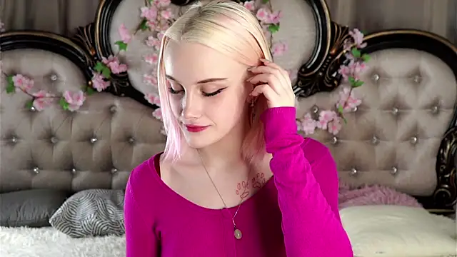 Snapshot of KirstinMcgeady chatting on 04.04.26 KirstinMcgeady online show from 04.04.26
