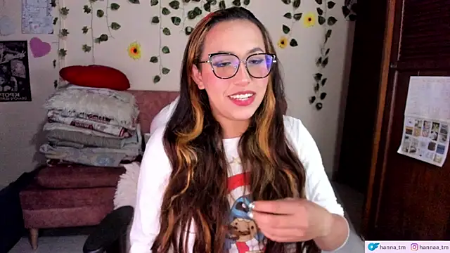 Snapshot of Hanna_Tm chatting on 05.21.26 Hanna Tm online show from 05.21.26